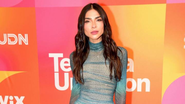 Alejandra Espinoza conquista las redes con un look bohemio