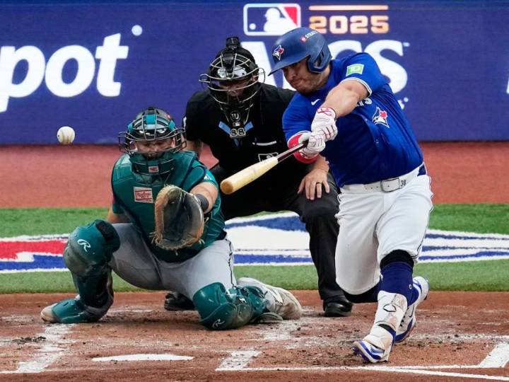 Blue Jays allow three homers in Game 2 loss to Mariners