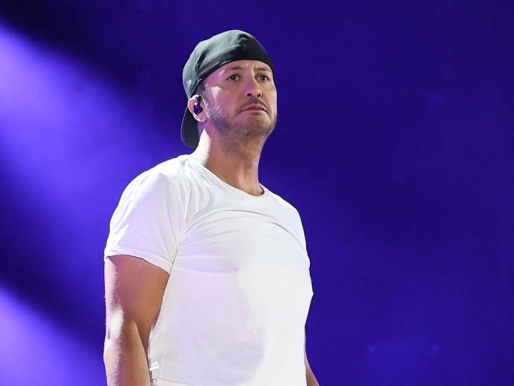 Luke Bryan shares sister's cause of death after 18 years