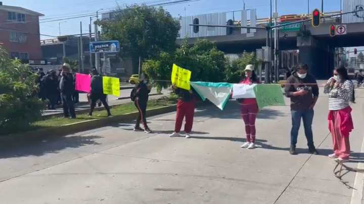 Manifestación en la 11 Sur Desquica Tráfico en Puebla: No Hay Paso en Ambos Sentidos