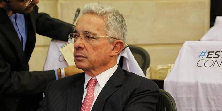 Tribunal revoca condena de Uribe y lo declara inocente