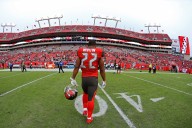 Deadspin | Oakland PD confirm Doug Martin unresponsive in custody