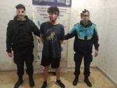 Pateó dos motos durante una pelea callejera y quedó detenido