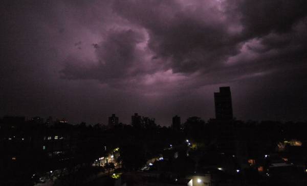 Tormenta sorpresa en La Plata: podría haber lluvias