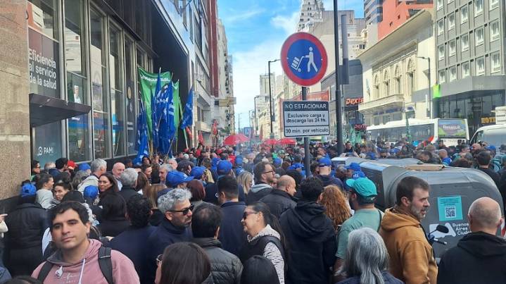 Protesta nacional de trabajadores de PAMI por sueldos congelados desde hace un año
