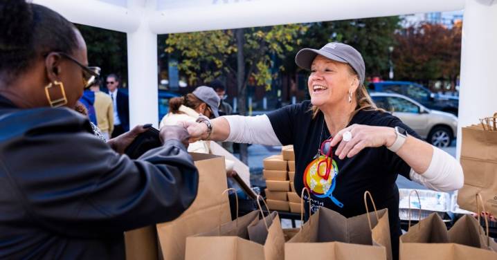 Pide mayor sindicato de empleados federales en EUA al Congreso que reabra el Gobierno