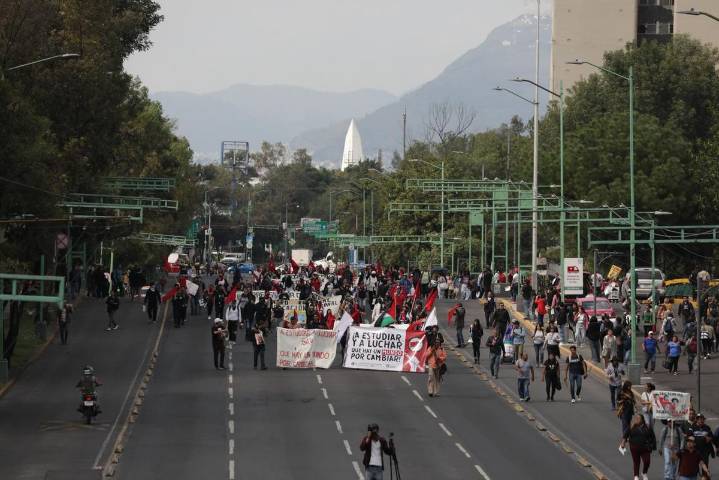Recuerdan en Tlatelolco matanza del 68; “el silencio ante los genocidios es complicidad", consignan