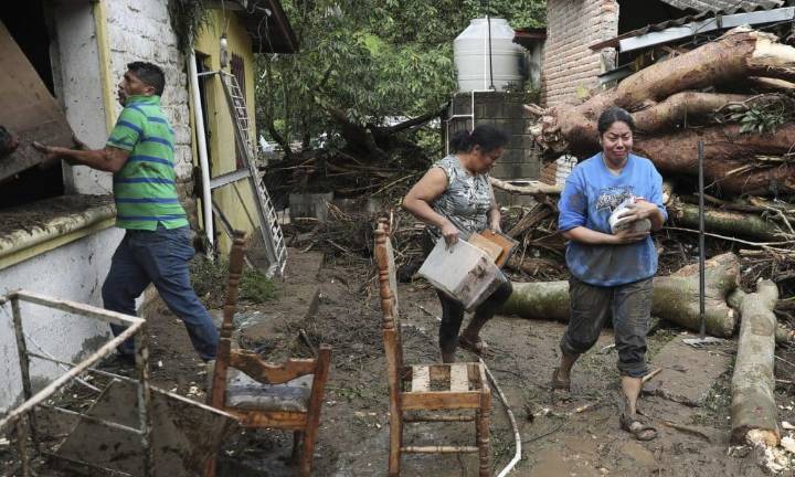 Suben a 15 los muertos por las lluvias en Honduras y el Gobierno convoca reunión urgente