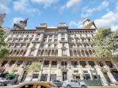 Salió a la venta un semipiso de época frente al Congreso en un edificio histórico de CABA: cuesta US$269.000