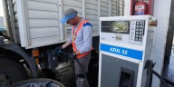 Un agente de reducción de emisiones para transporte pesado amplía su red de carga por surtidor