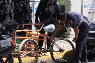 Camioneta de la CFE choca contra triciclo en Campeche; conductor paga los daños