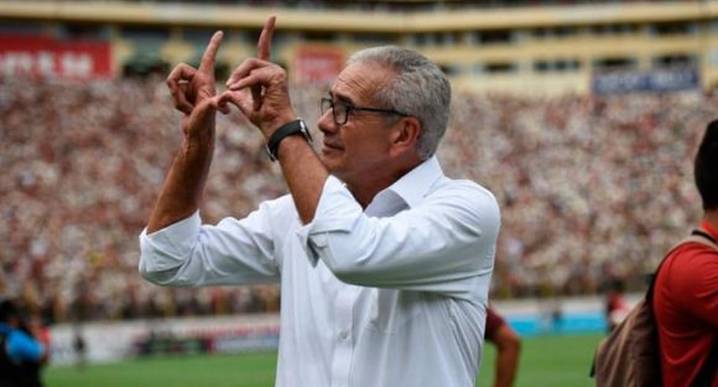 Gregorio Pérez saludó a Universitario por el tricampeonato: “Acorde con la historia del club”