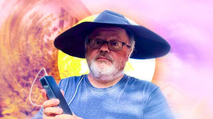 I Looked Ridiculous Wearing This Solar Powered Hat That Couldn’t Even Charge My Phone