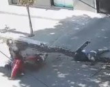 Un motochorro le robó a una monja: la arrastró por la calle y la dejó inconsciente