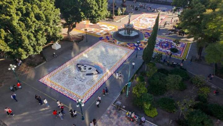 Tradición y arte llenan el zócalo: arranca el Festival “La Muerte es un Sueño” en Puebla