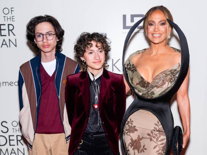 Jennifer Lopez’s Teen Twins Max & Emme Share One Striking Feature With Their Mom in New Photos
