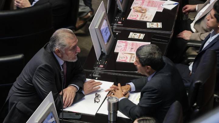 Juristas y opositores califican de regresiva la reforma de Sheinbaum a la ley de amparo