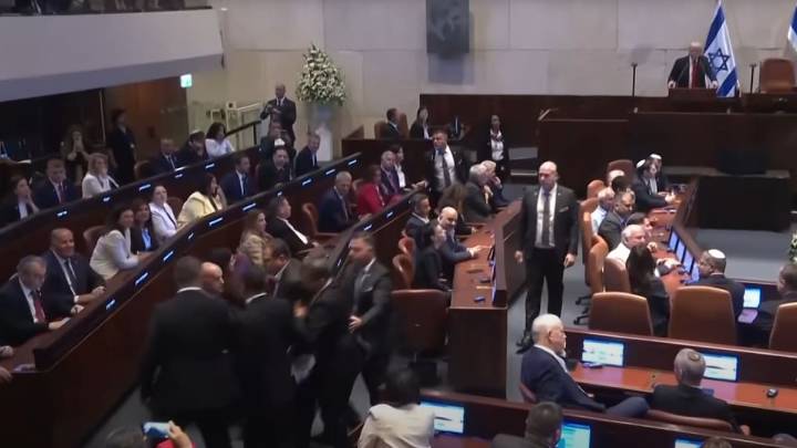 Dos parlamentarios israelíes, expulsados tras interrumpir a Donald Trump a gritos