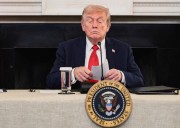 Trump draws international praise as broker of Israel