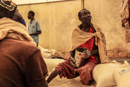 Programa Mundial de Alimentos advierte que recortes de donantes empujan a millones al hambre