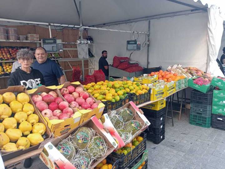 Los puestos de Todos los Santos, en la calle San Juan