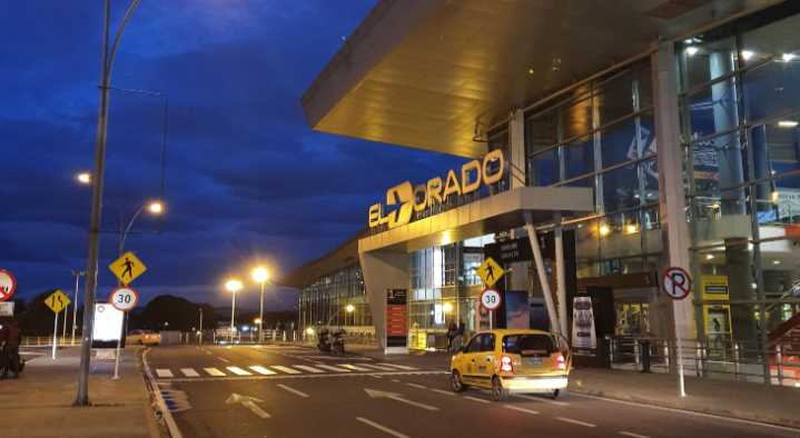 Investigan taxistas que cobran de más en el Aeropuerto El Dorado