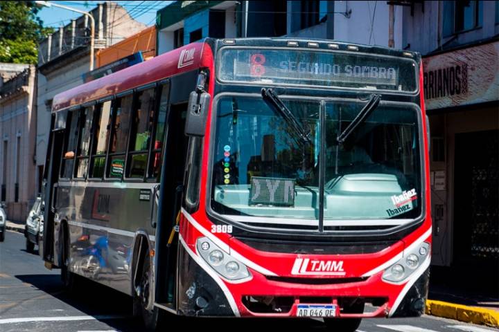 Tras cuatro horas sin colectivos urbanos, se reestableció el servicio en Paraná