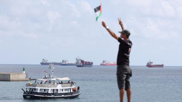 La flotilla para Gaza continúa su rumbo pese a las maniobras de intimidación israelíes