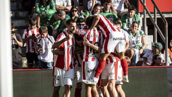 El Sporting se reencuentra con la victoria en el estreno de Borja Jiménez en el banquillo