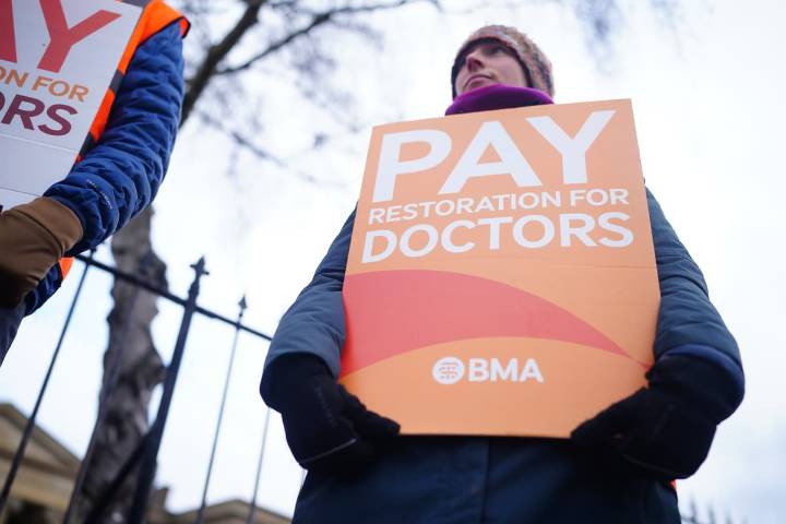 Doctors in England to strike for five days in November in pay row