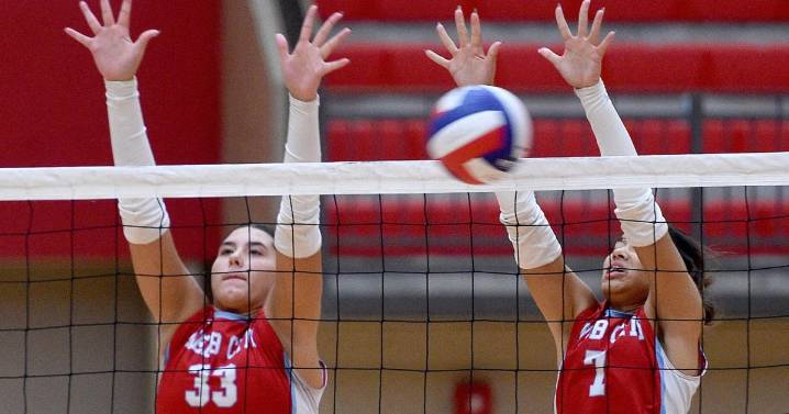 Cardinal volleyball logs pair of wins at triangular