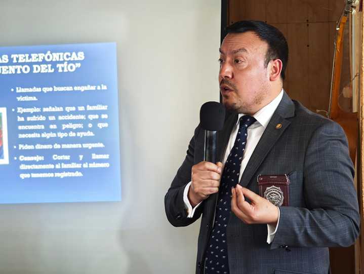 PDI realiza charla para adultos mayores sobre estafas telefónicas