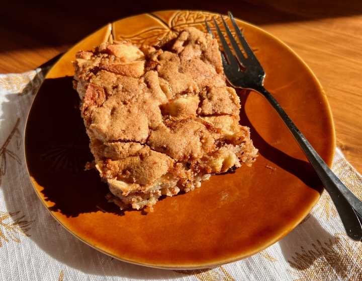 A delicious recipe as easy as Apple Cake
