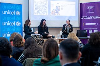 Estudio MinMujer y Unicef: Cerca de $595 mil mensuales cuesta mantener la crianza en Chile