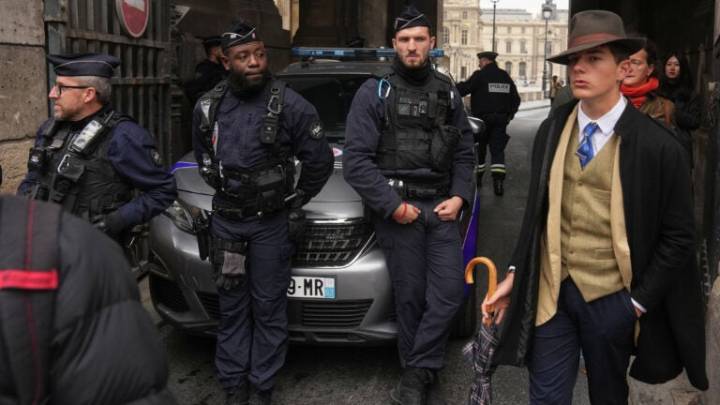 Is this dapper man going to crack the Louvre heist case?