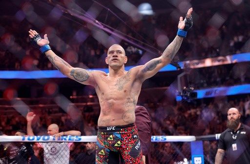 Pereira dethrones Ankalaev with a 1st-round stoppage at UFC 320