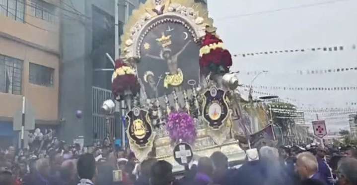 Temor por anda del Señor de los milagros: imagen estuvo a punto de caer dos veces en el Callao