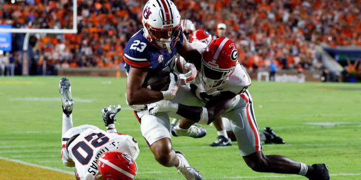 Auburn drops early lead, falls at home as No. 10 Georgia slips ahead 20