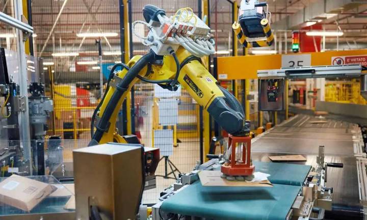 Amazon’s Robot Revolution: Automation Could Cut 1,60,000 Warehouse Jobs by 2027