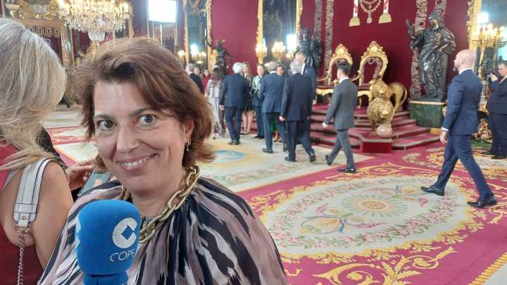 Pedro Sánchez abandona el Palacio Real y evita a la prensa en la recepción del 12 de octubre