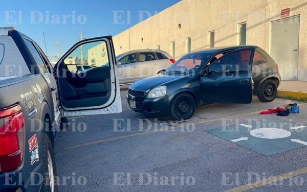 Lo agarran "con las manos en la masa" mientras robaba un carro