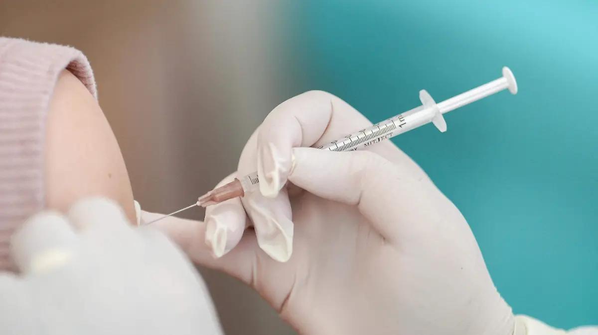 Vacunas contra Covid-19 podrían ayudar tratamientos contra el cáncer: estudio