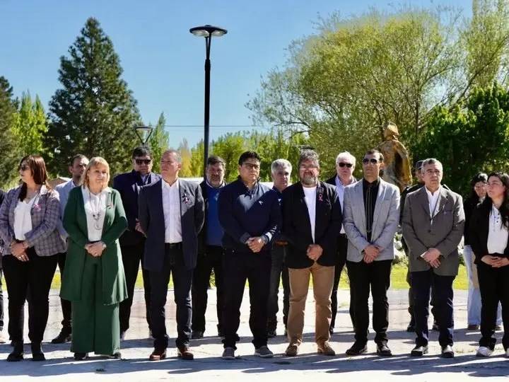 Claudio Vidal en Lago Posadas: destacó la importancia del desarrollo productivo de la localidad