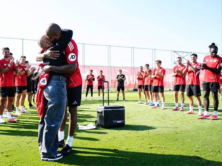 ¡Qué detalle! Celebran que pareja de jugador venció el cáncer