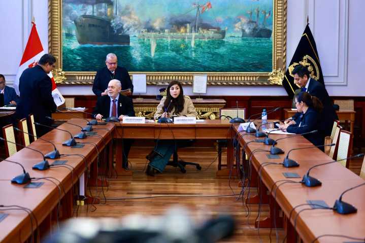 SAC fija plazo para informe final sobre designación de Daniel Salaverry en PERUPETRO