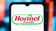 Hormel retira del mercado pollo congelado tras encontrar metal