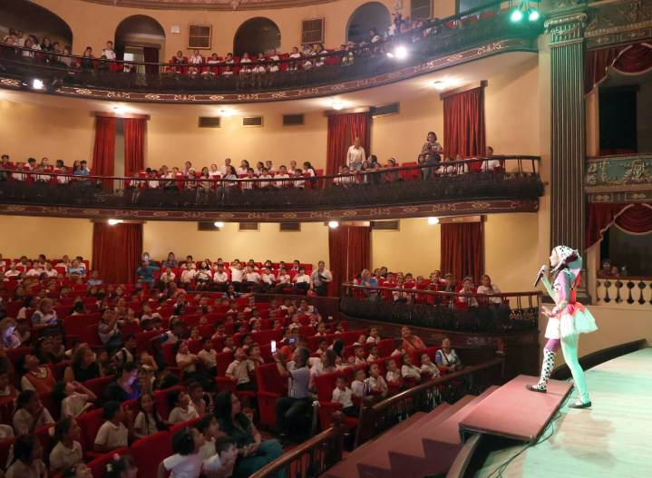 Programa “La Escuela Va al Teatro” presentó la obra “Caperucita Roja”