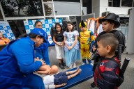 Essalud enseña qué hacer ante atragantamientos, caídas e intoxicación durante Halloween