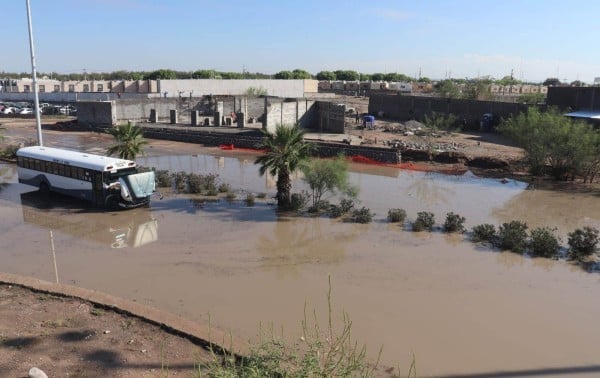 Cierran tramo inundado de la Paseo de la Victoria