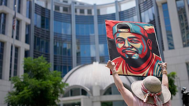 Federal judge loses patience with Trump DOJ as Abrego Garcia deportation stalls again